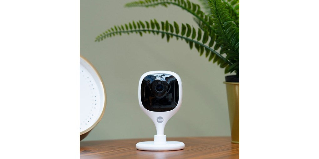 מצלמת אבטחה פנימית  אלחוטית Yale camera|יאל