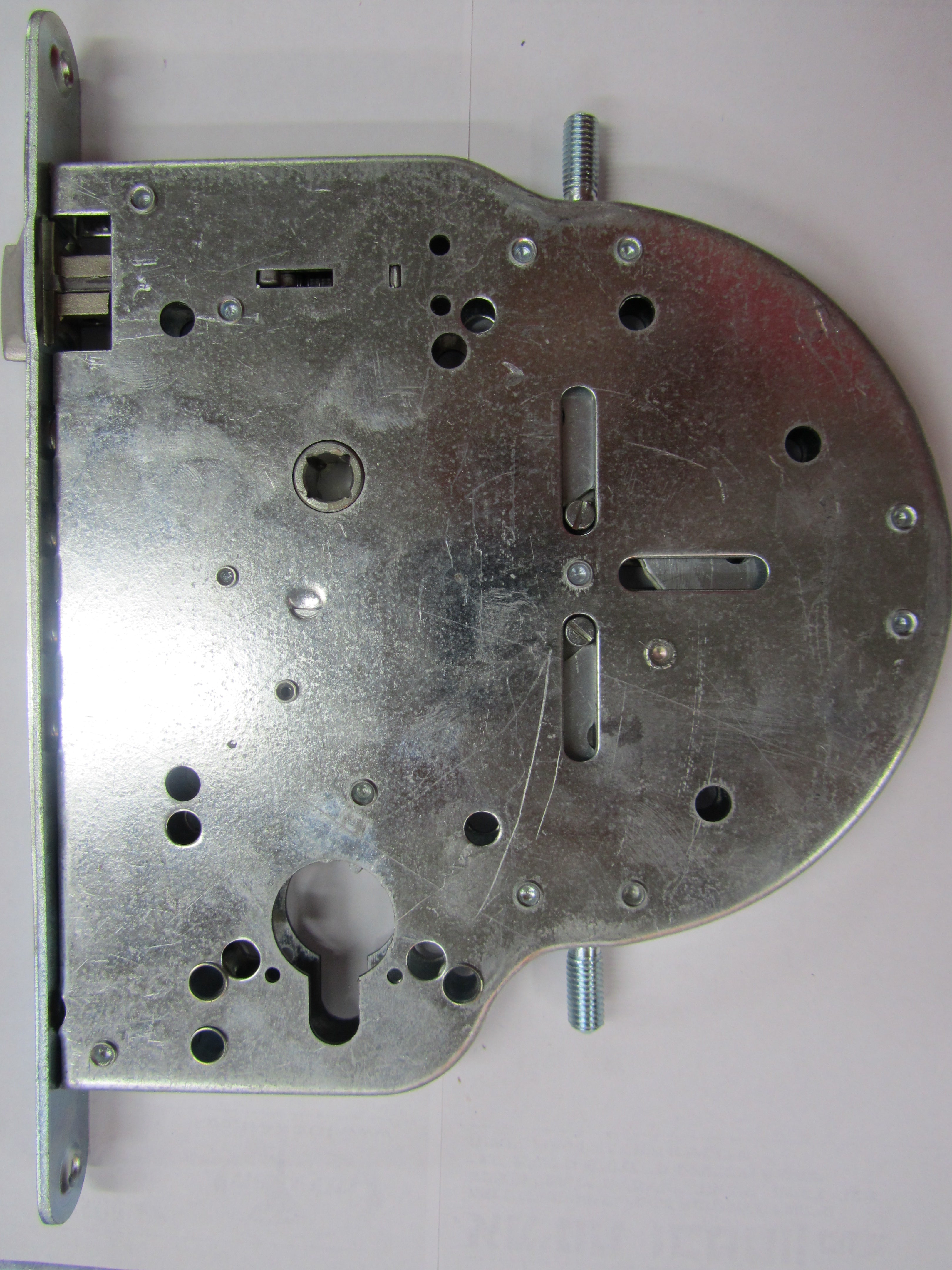 מנעול רב בריחי|אמינות ובטחון מנעולים ירושלים|שריונית חוסם