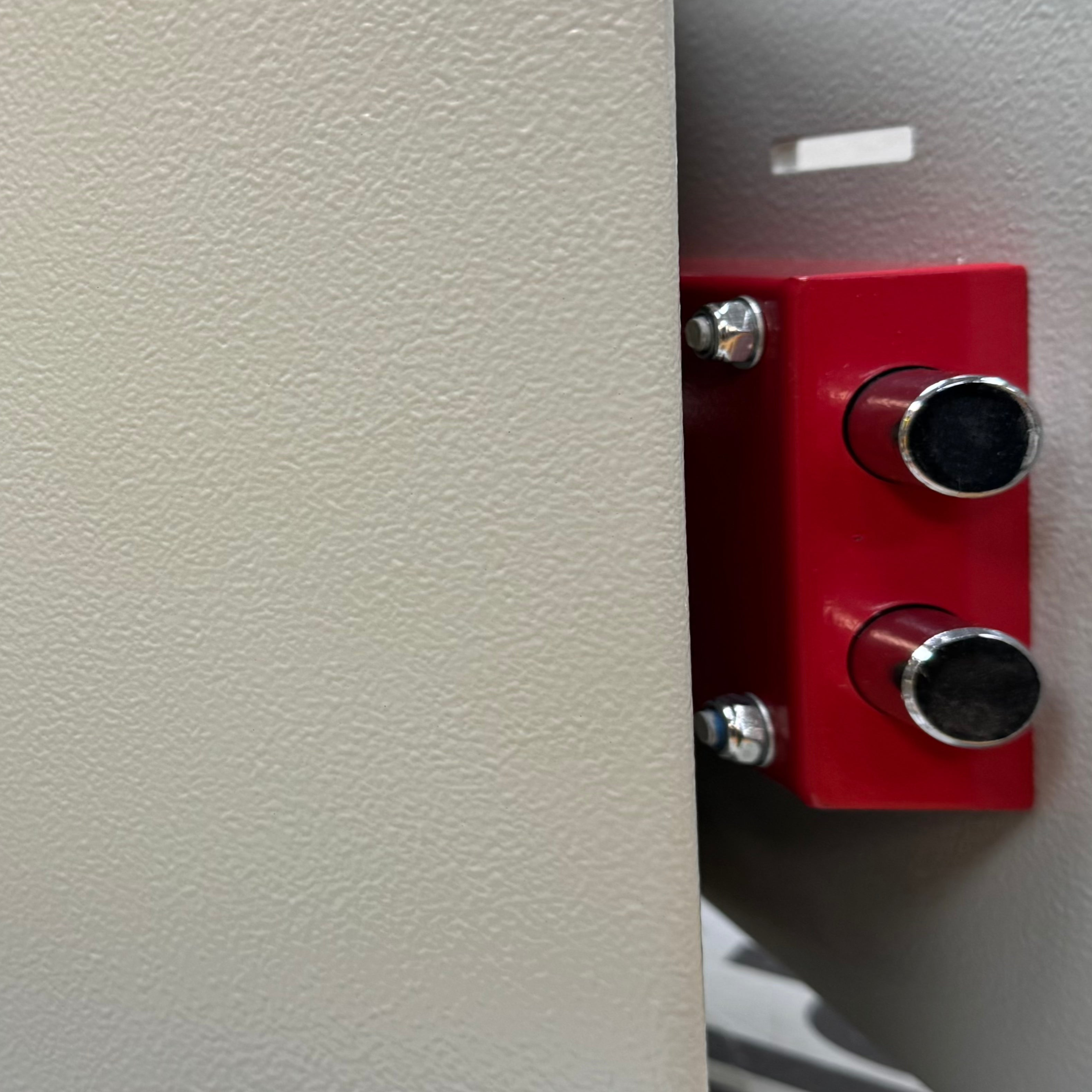 כספת קופת צדקה למטבעות 3 חריצים   לישיבות ובתי כנסת