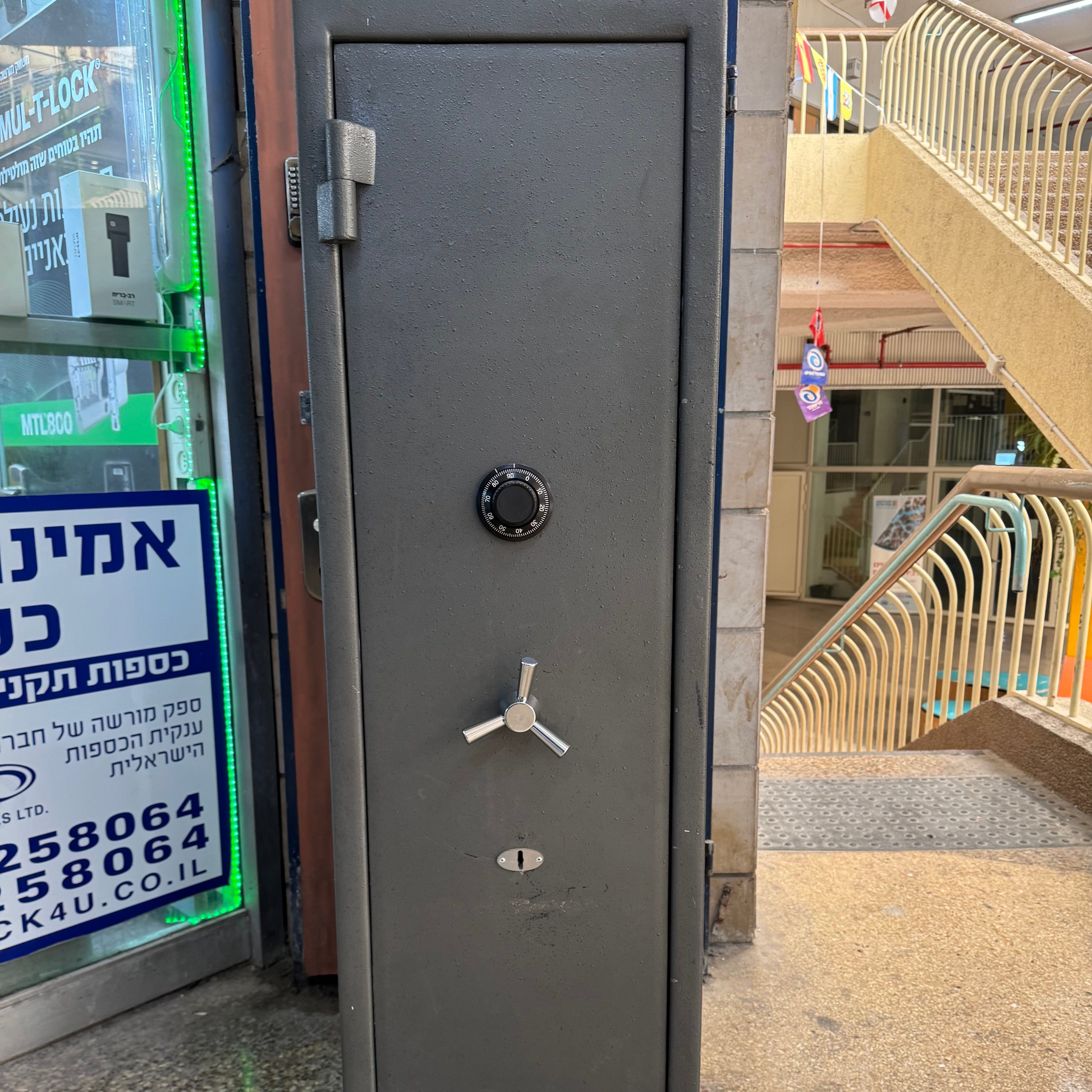 כספת לאחסון ושמירה של ספר תורה בודד|ירושלים